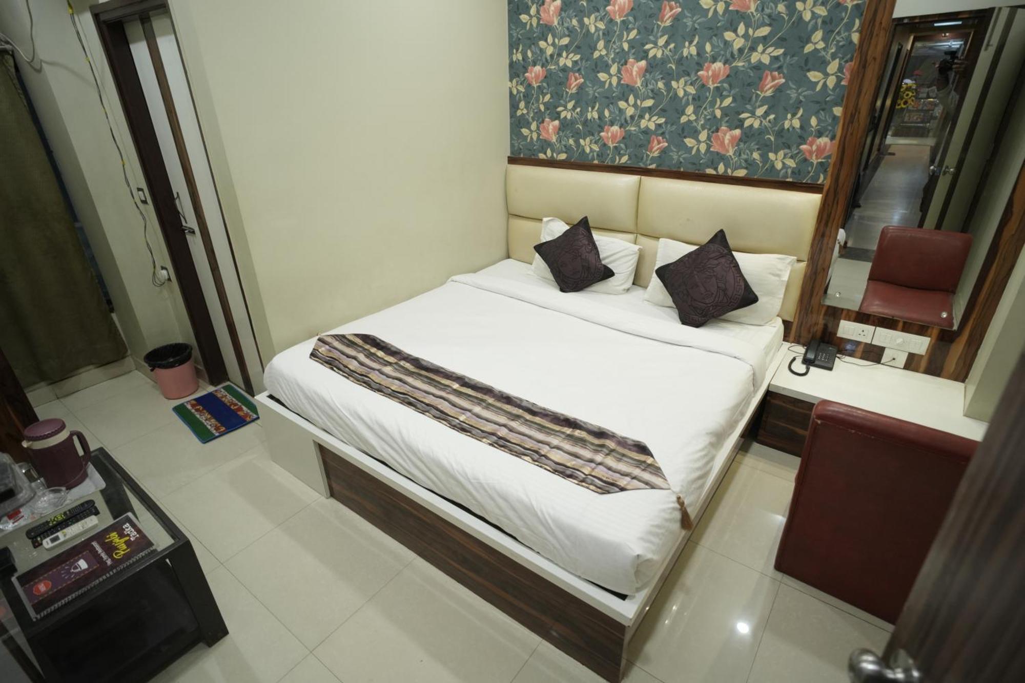 Hotel Rajkamal Near Varanasi Railway Station Exterior photo