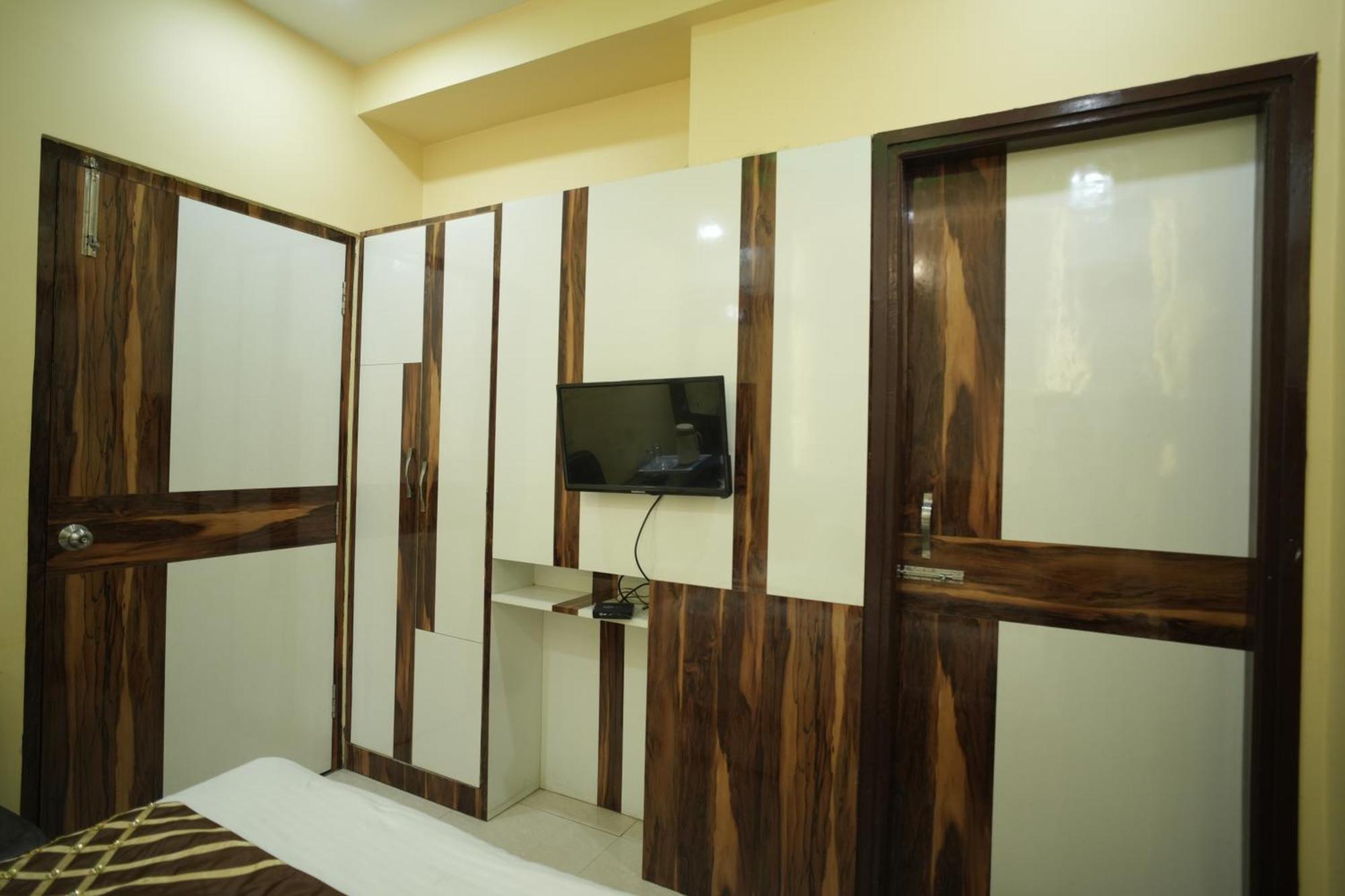 Hotel Rajkamal Near Varanasi Railway Station Exterior photo